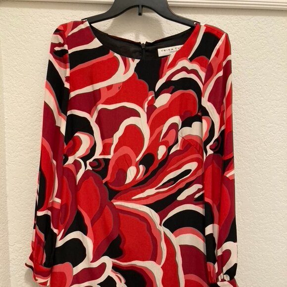 Trina Turk dress in pristine condition. Red Florals, size 4 - Picture 1 of 5